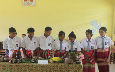 Siswa Siswi Kelas XII SMA Negeri 1 Amfoang Utara Gelar Ujian Praktek Hari Terakhir dengan Nuansa Budaya yang Kental